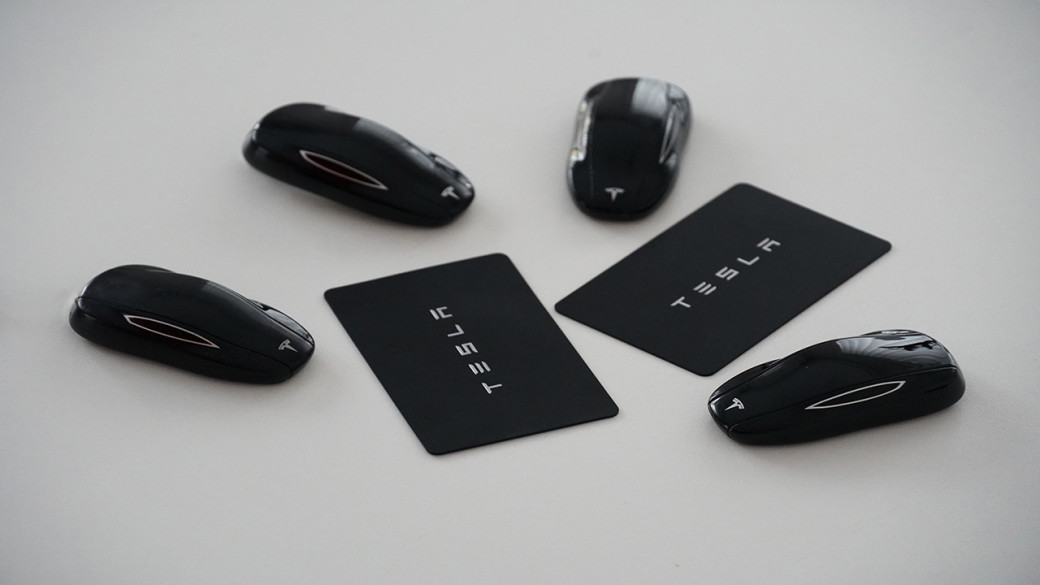 Програмування ключів Tesla